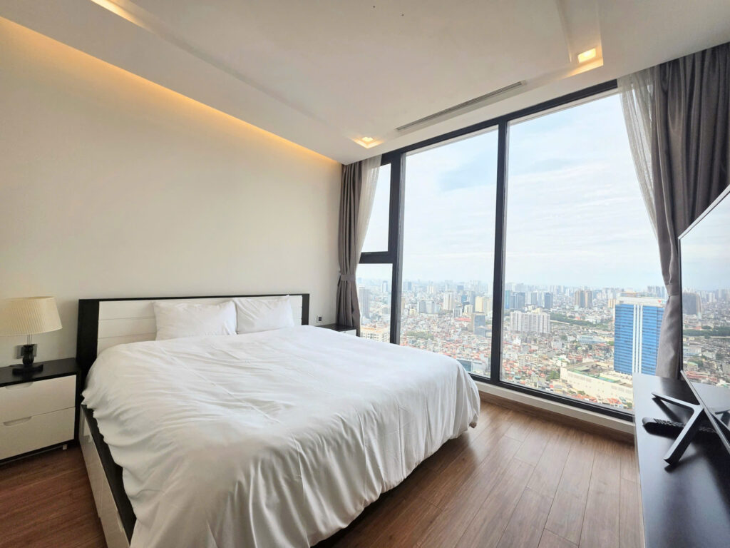 High Floor 2BR Apartment in Vinhomes Metropolis gallery image 6